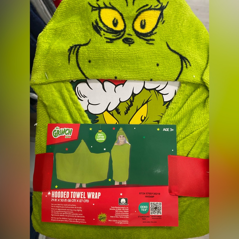 THE GRINCH HOODED TOWEL WRAP NWT
